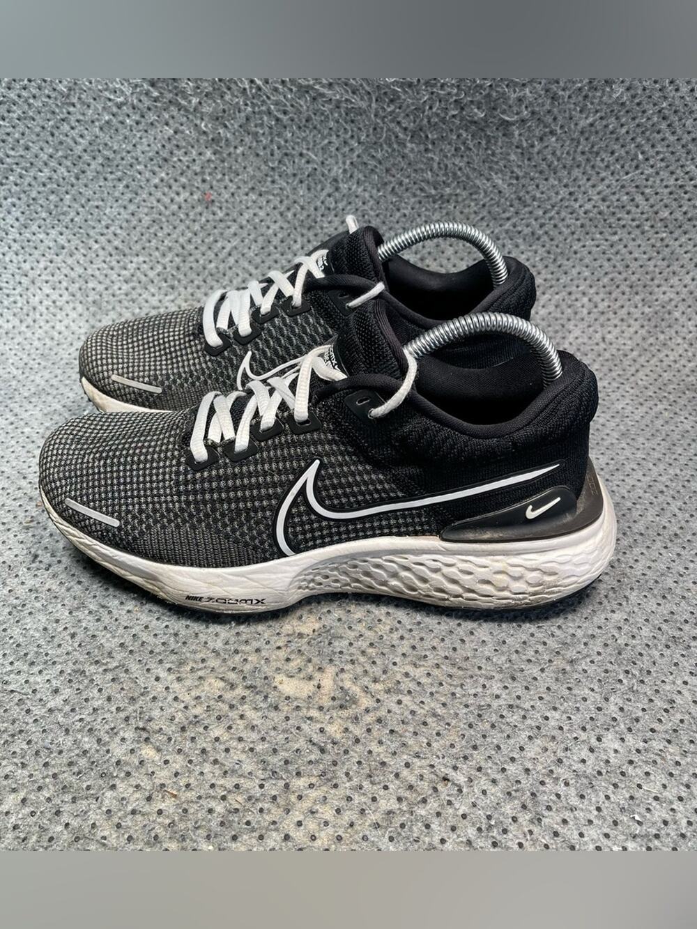 Nike ZoomX Invincible Black White Running Shoes Size 8.5 Women’s 7 Mens